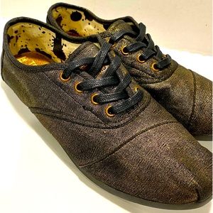 TOMS Cordones Women's Size 9 lace up Canvas Shoes Black/Metallic Gold 070511